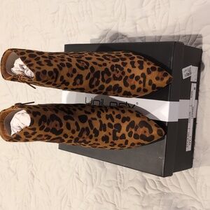 Women's leopard boots